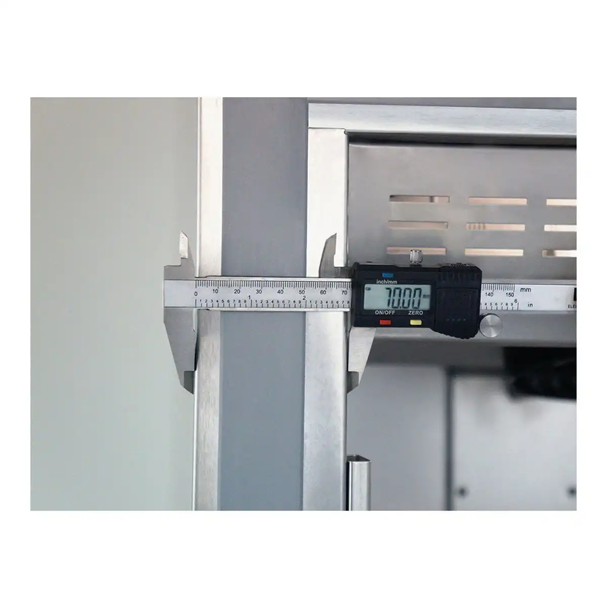 ΘΑΛΑΜΟΣ ΒΙΤΡΙΝΑ INOX ΜΕ ΣΥΡΟΜΕΝΕΣ ΠΟΡΤΕΣ (UBS 137) - Image 2